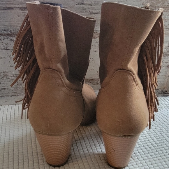 Western style fringed booties - Picture 2 of 4